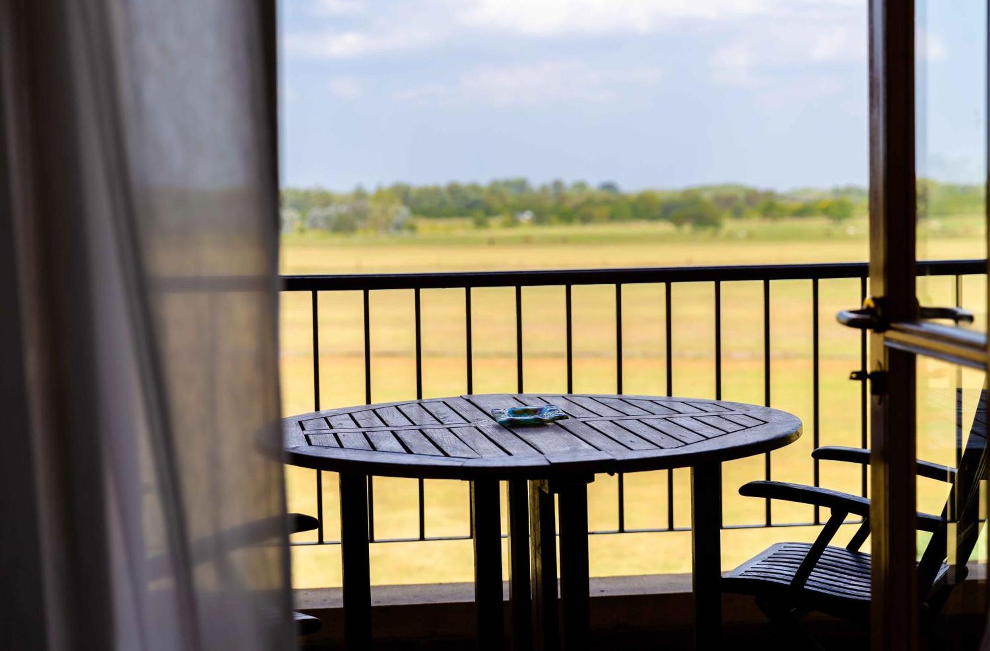 Wyndham Garden Lujan Hotel Екстериор снимка