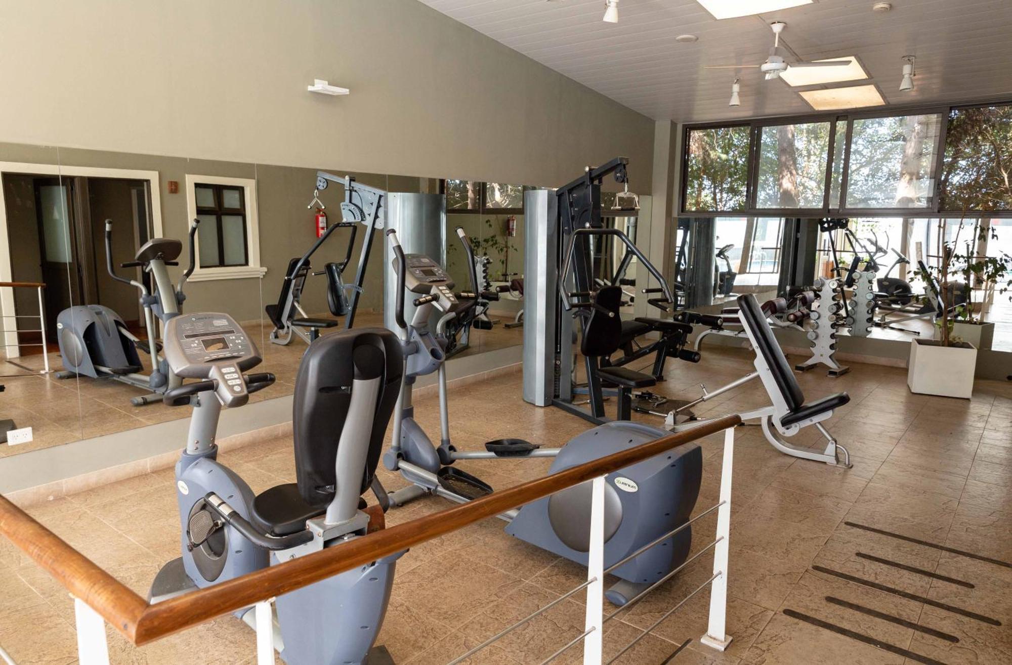 Wyndham Garden Lujan Hotel Екстериор снимка
