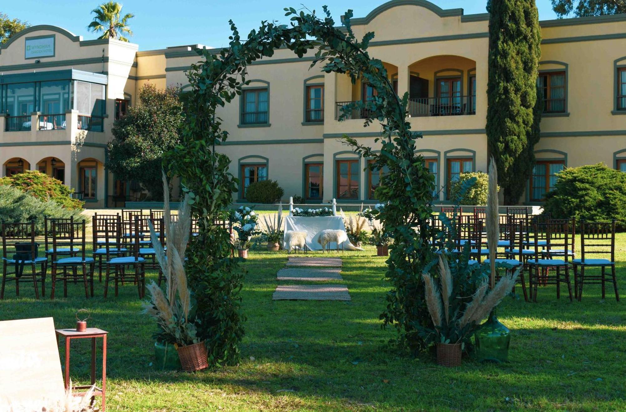 Wyndham Garden Lujan Hotel Екстериор снимка