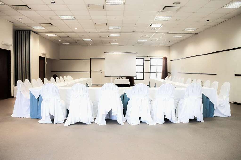 Wyndham Garden Lujan Hotel Съоръжения снимка