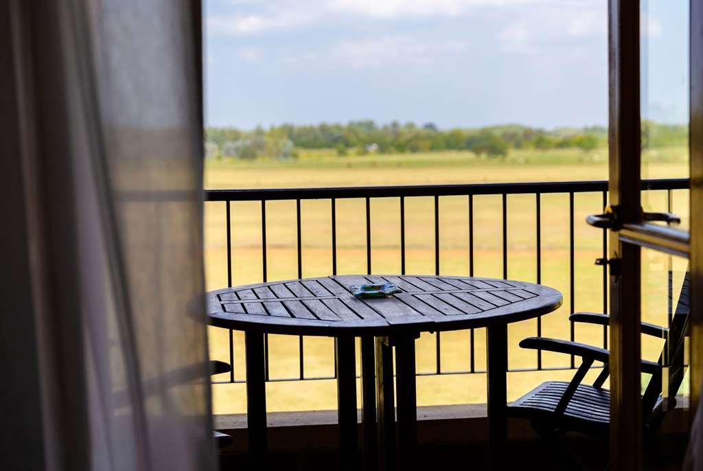 Wyndham Garden Lujan Hotel Стая снимка